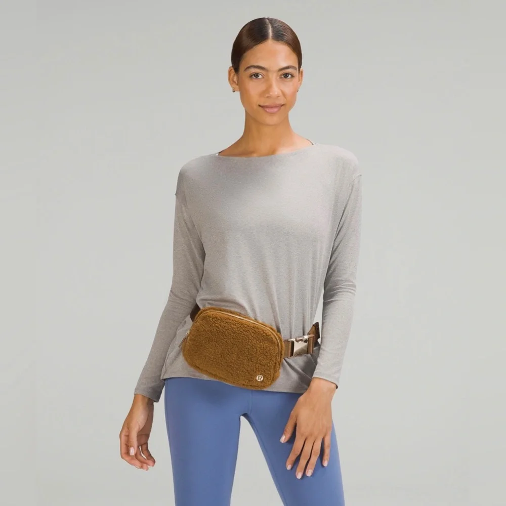 Lululemon Everywhere Belt Bag 
Burnt Caramel *Fleece* Sherpa JUST FEW LEFT 🎉 - Picture 6 of 7